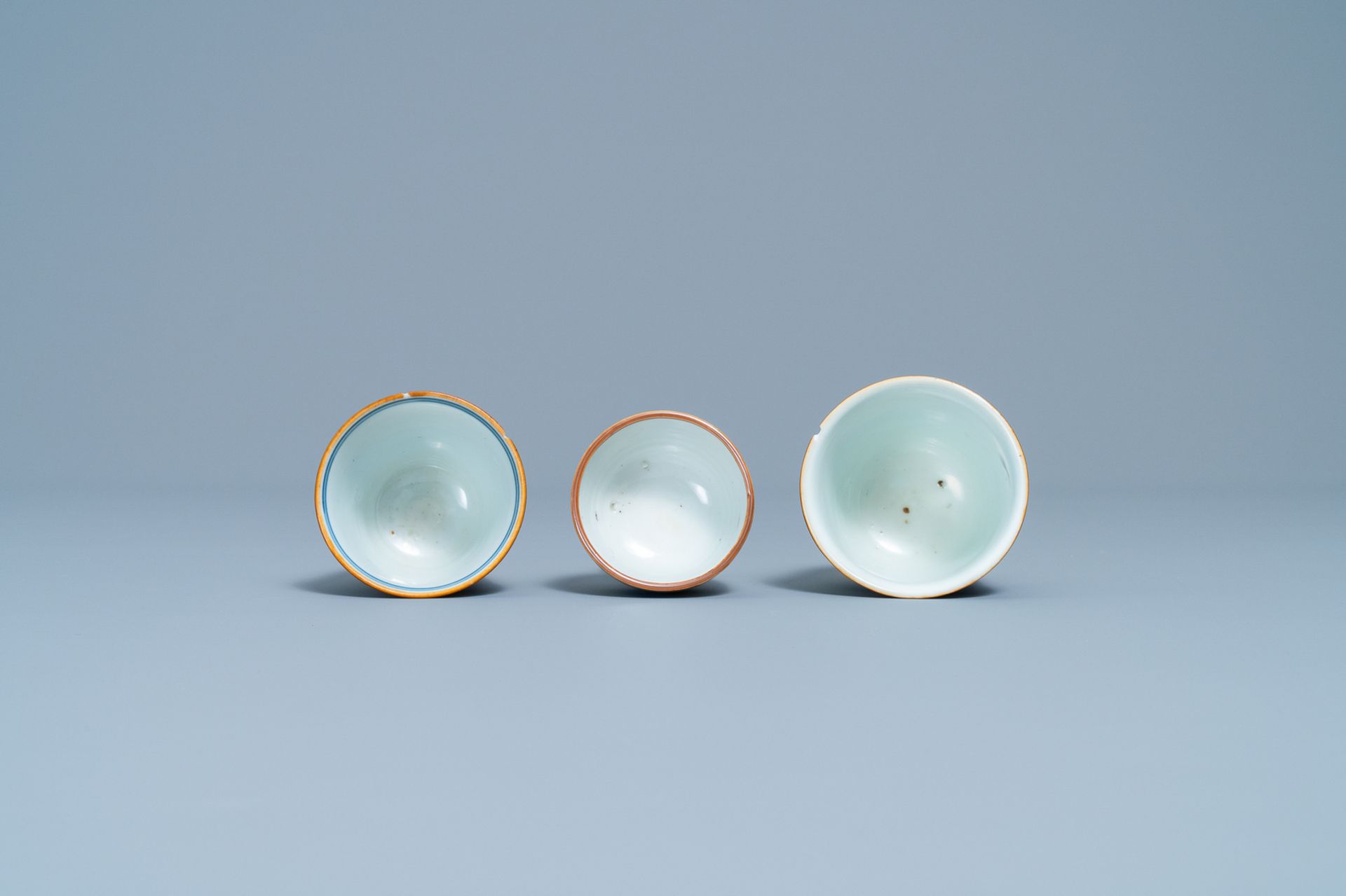 Two Chinese blue and white wine cups and a stem cup, Transitional period - Image 6 of 7