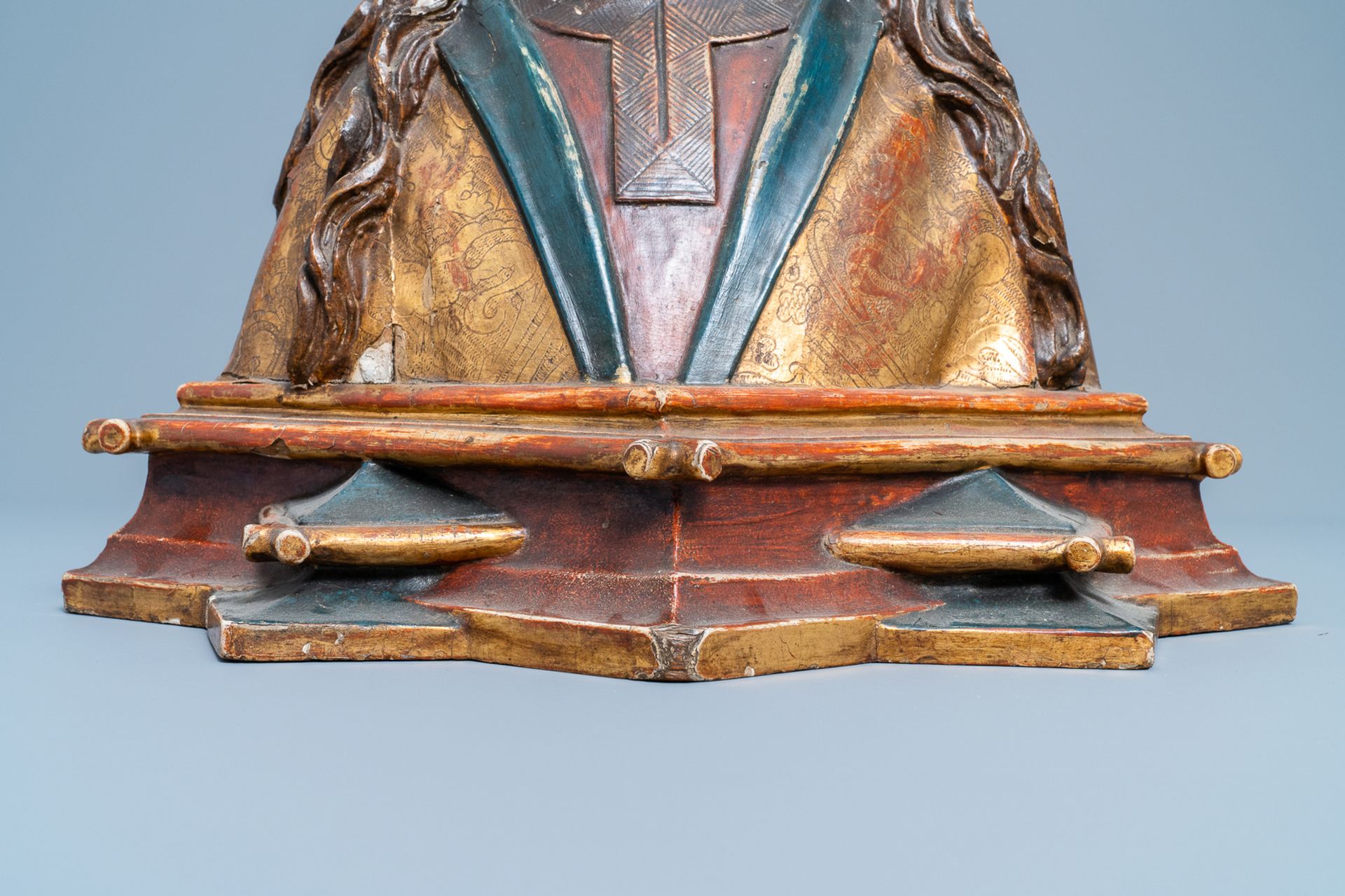 A polychrome wooden bust of the Virgin Mary, Germany, 15/16th C. - Image 7 of 29