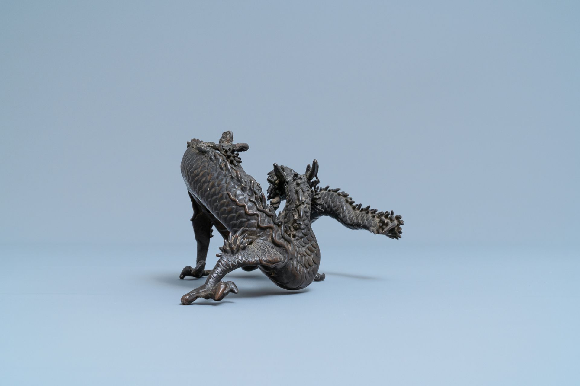 A Japanese bronze model of a dragon, Meiji, 19th C. - Image 3 of 7