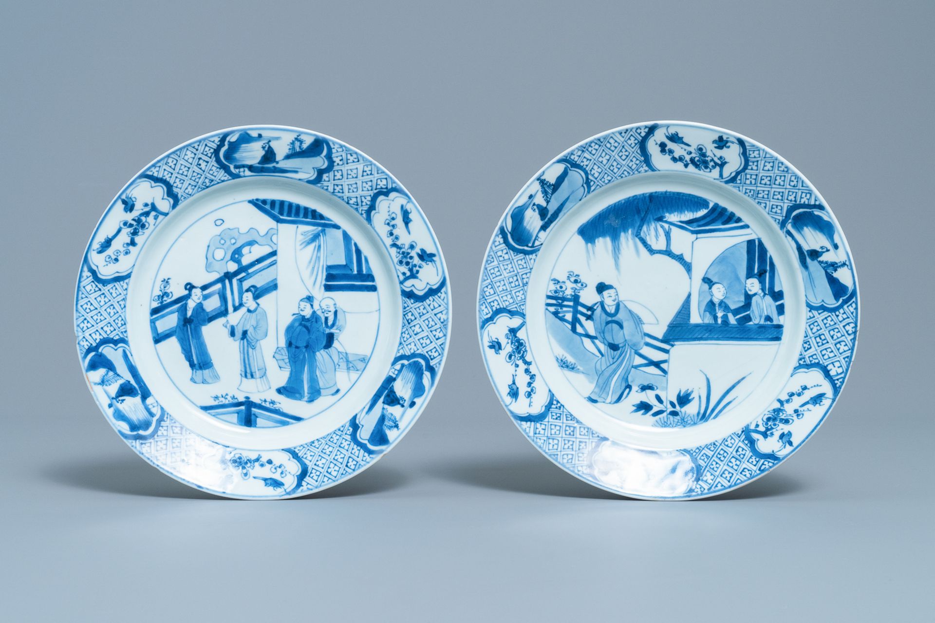 Two Chinese blue and white 'Romance of the Western Chamber' plates, Kangxi - Bild 2 aus 3