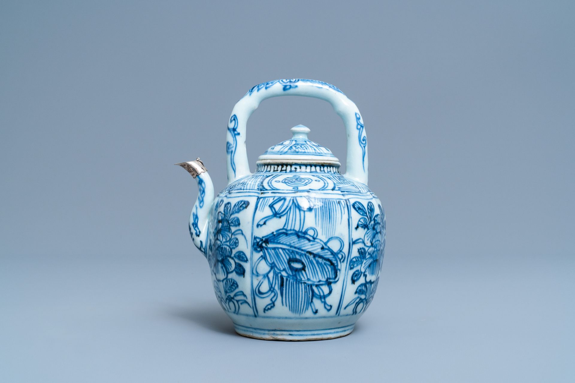 A Chinese blue and white wine ewer and cover, Wanli - Image 2 of 7
