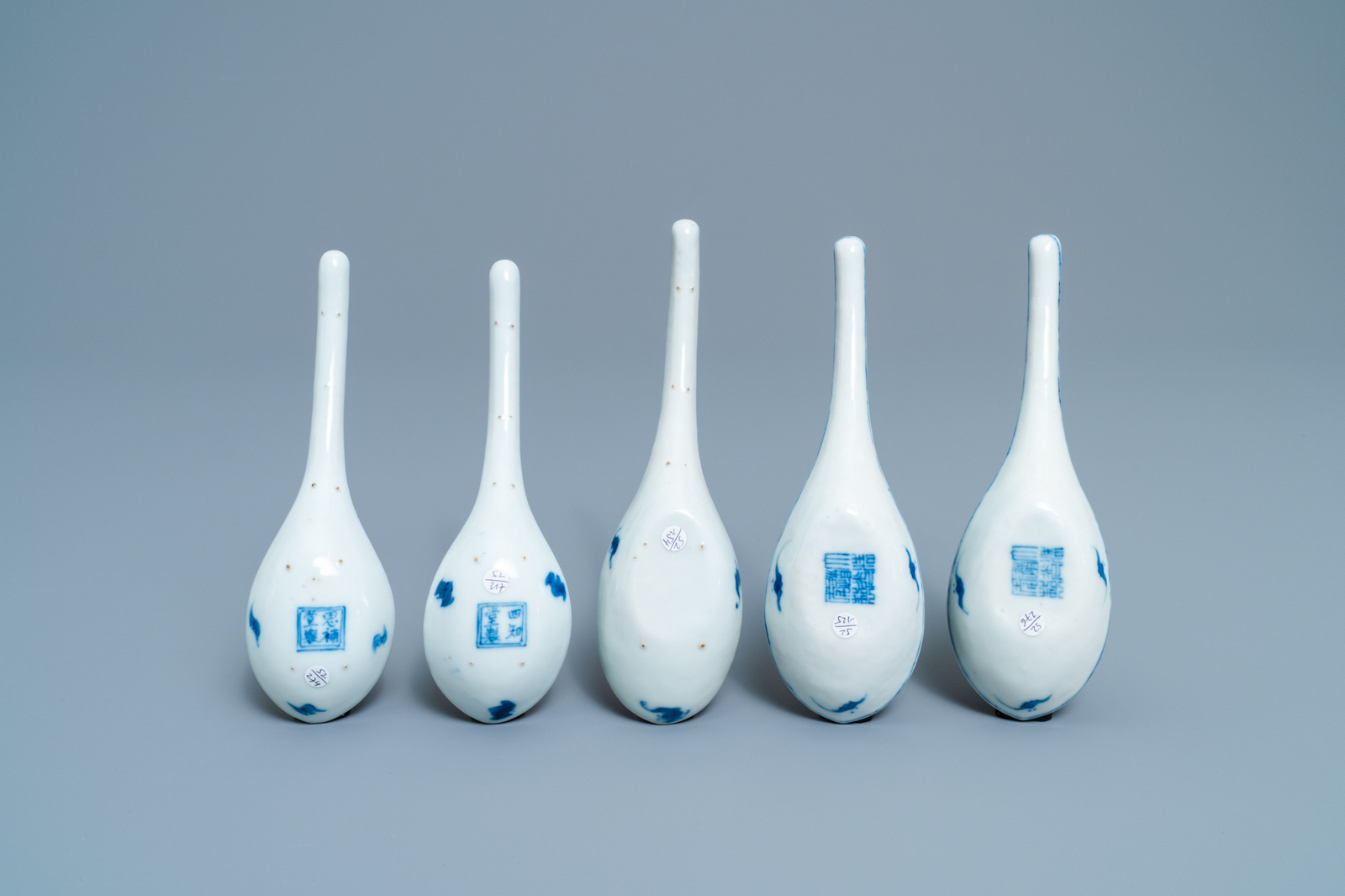 Five Chinese blue and white spoons, 19th C. - Image 2 of 6