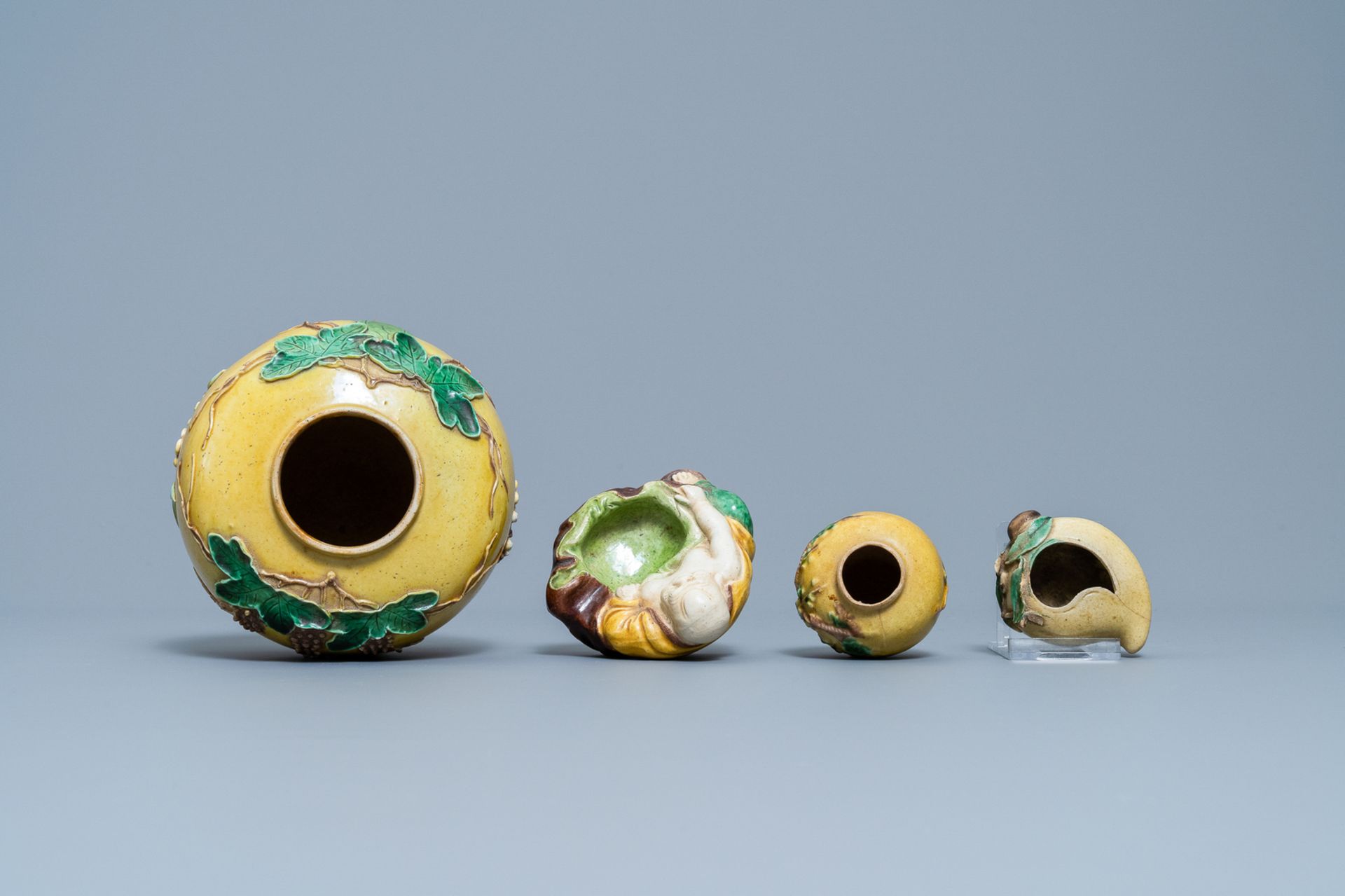 Four Chinese verte biscuit wares, 19/20th C. - Image 6 of 7