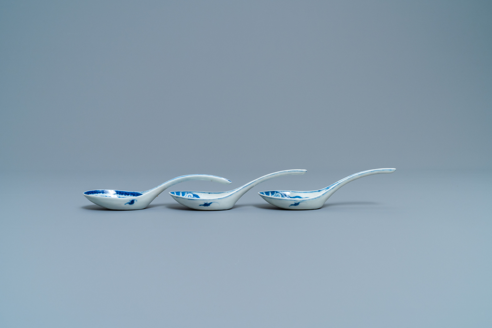 Five Chinese blue and white spoons, 19th C. - Image 5 of 6