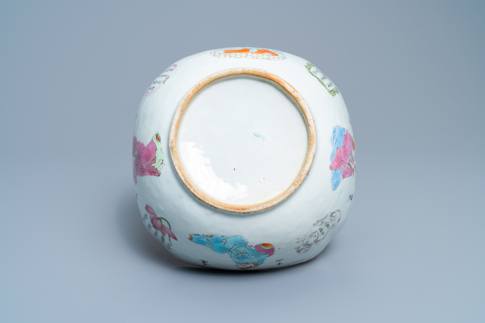 A Chinese famille rose 'Wu Shuang Pu' bowl, 19th C. - Image 11 of 11