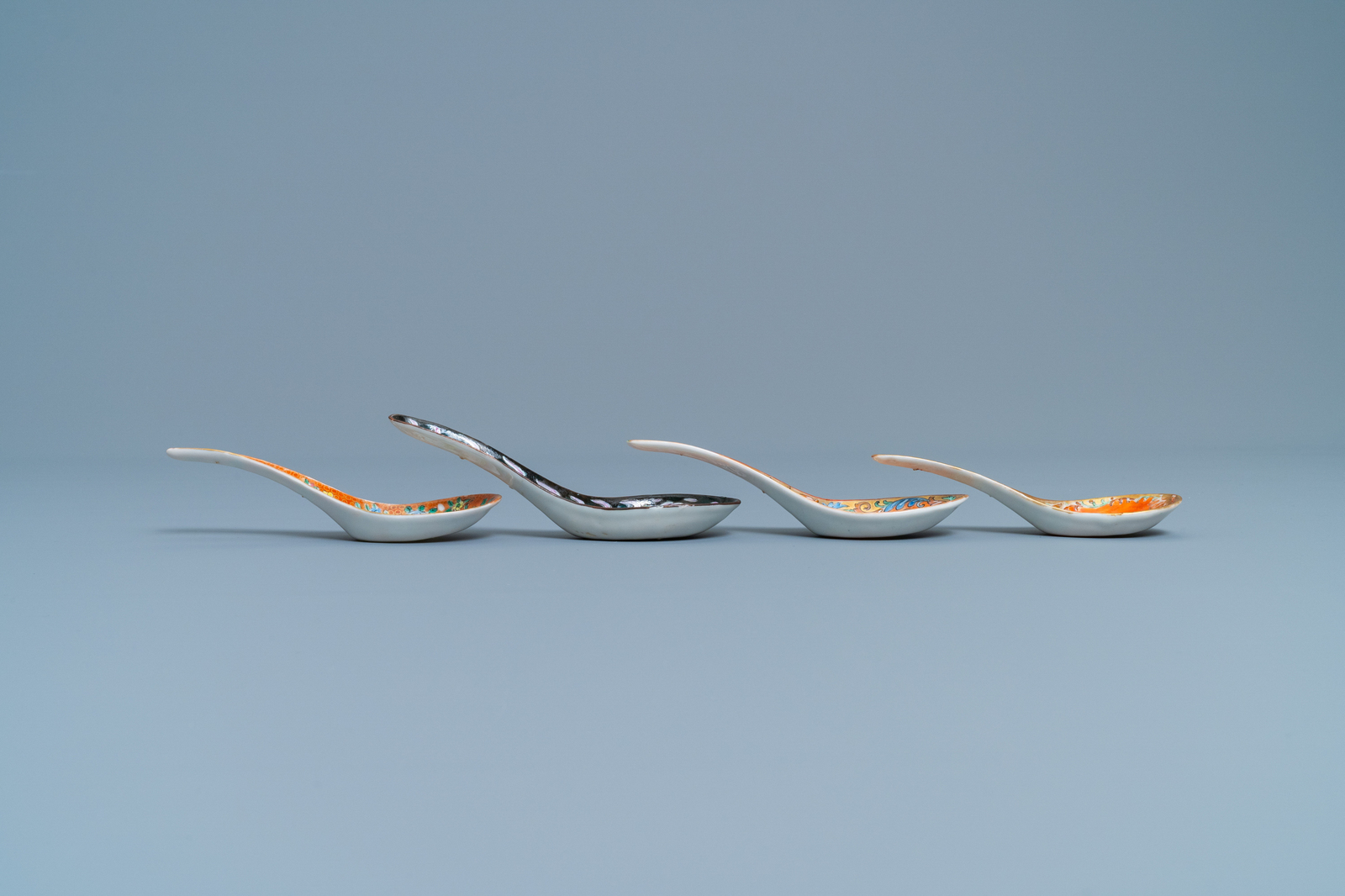 Four Chinese Thai market Bencharong spoons, 19th C. - Image 5 of 5