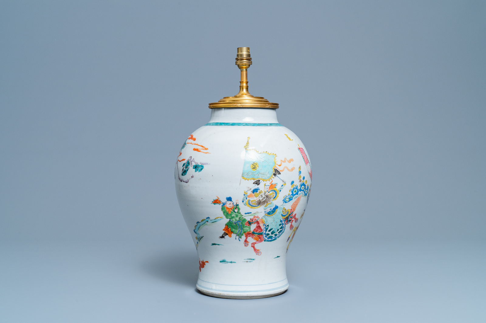 A Chinese gilt bronze lamp-mounted famille rose 'warrior' vase, 19/20th C. - Image 5 of 7