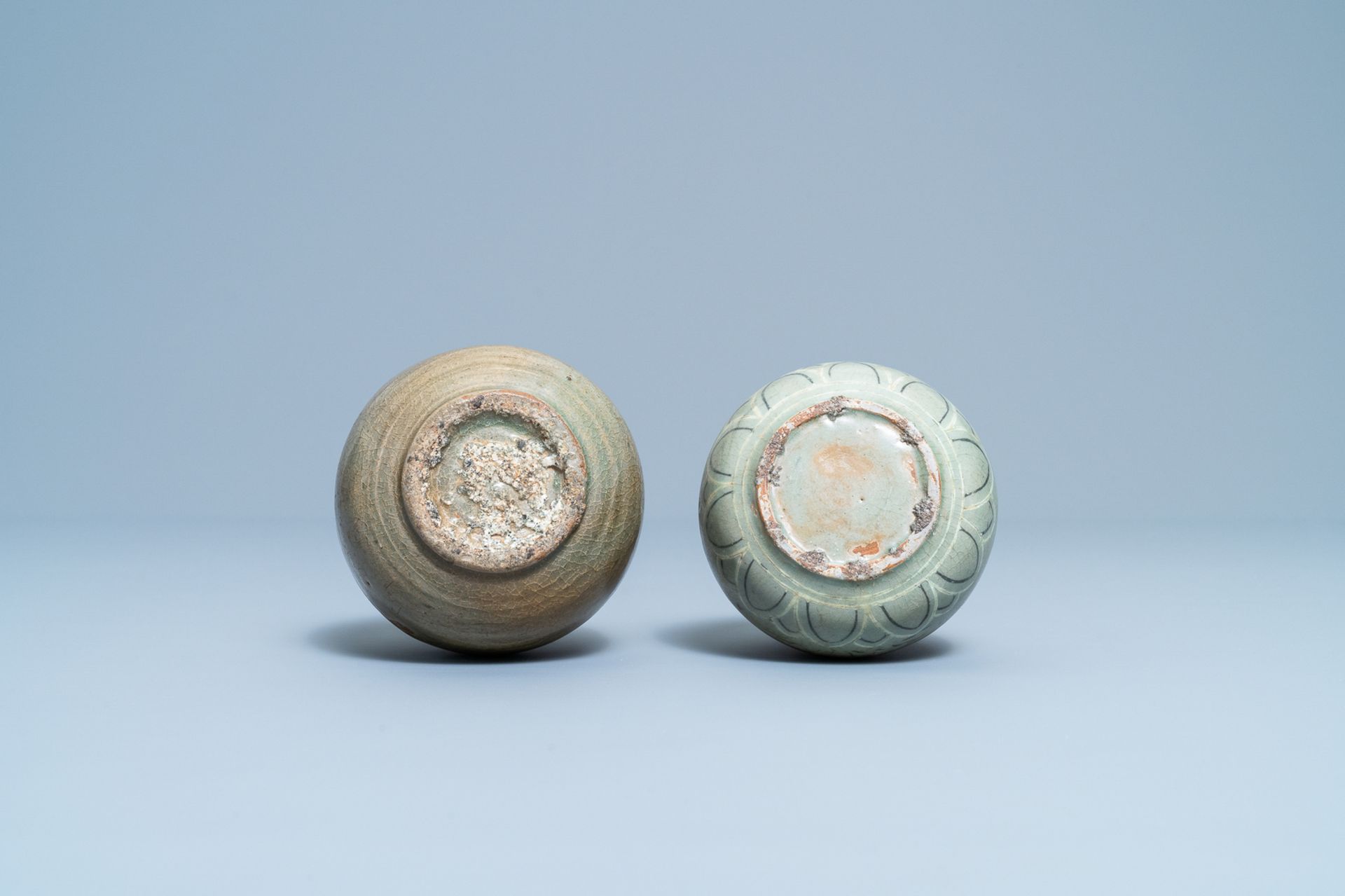 Two Korean celadon vases, probably Goryeo/Joseon, 14/15th C. - Image 6 of 6