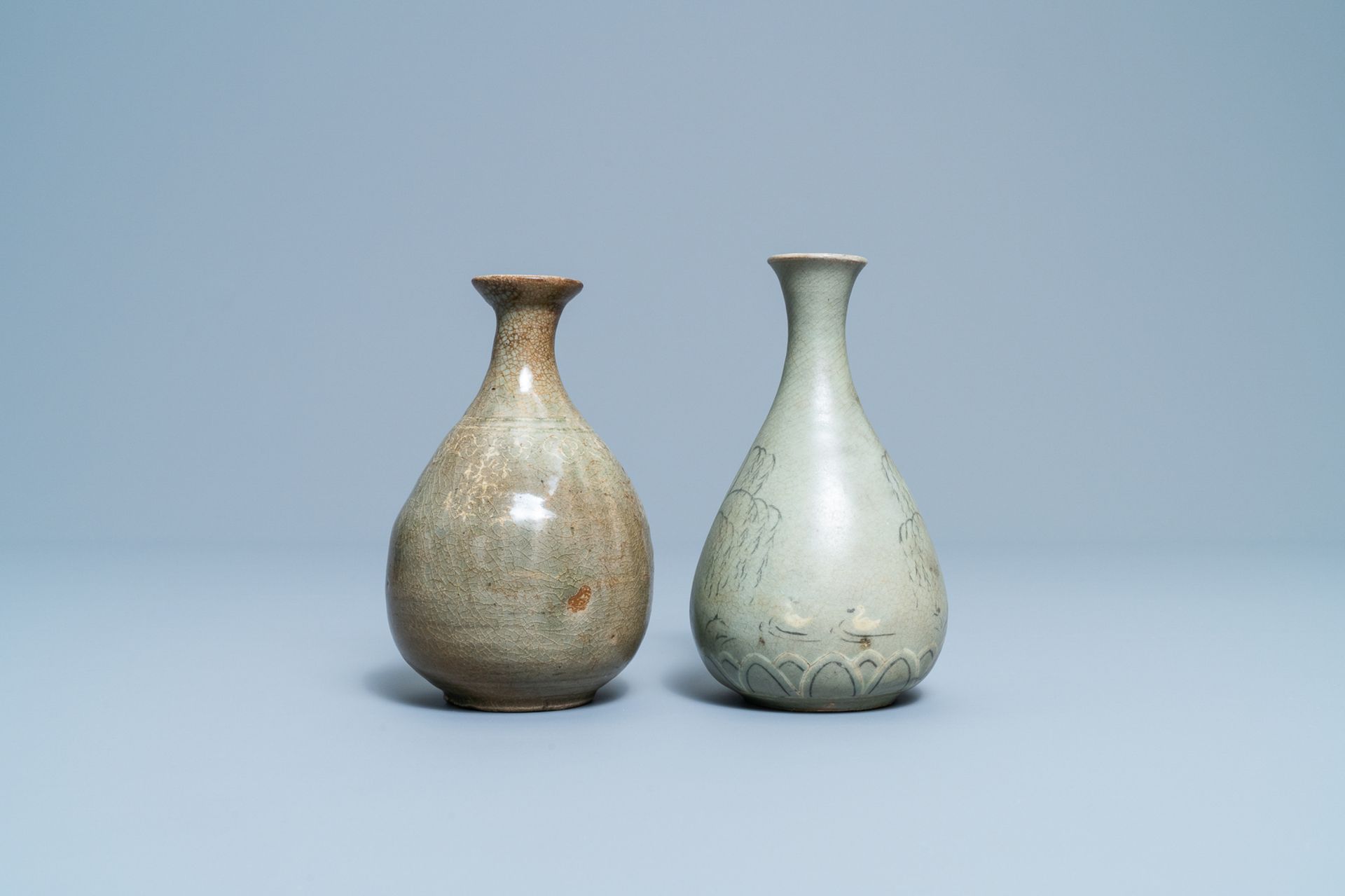 Two Korean celadon vases, probably Goryeo/Joseon, 14/15th C. - Image 2 of 6