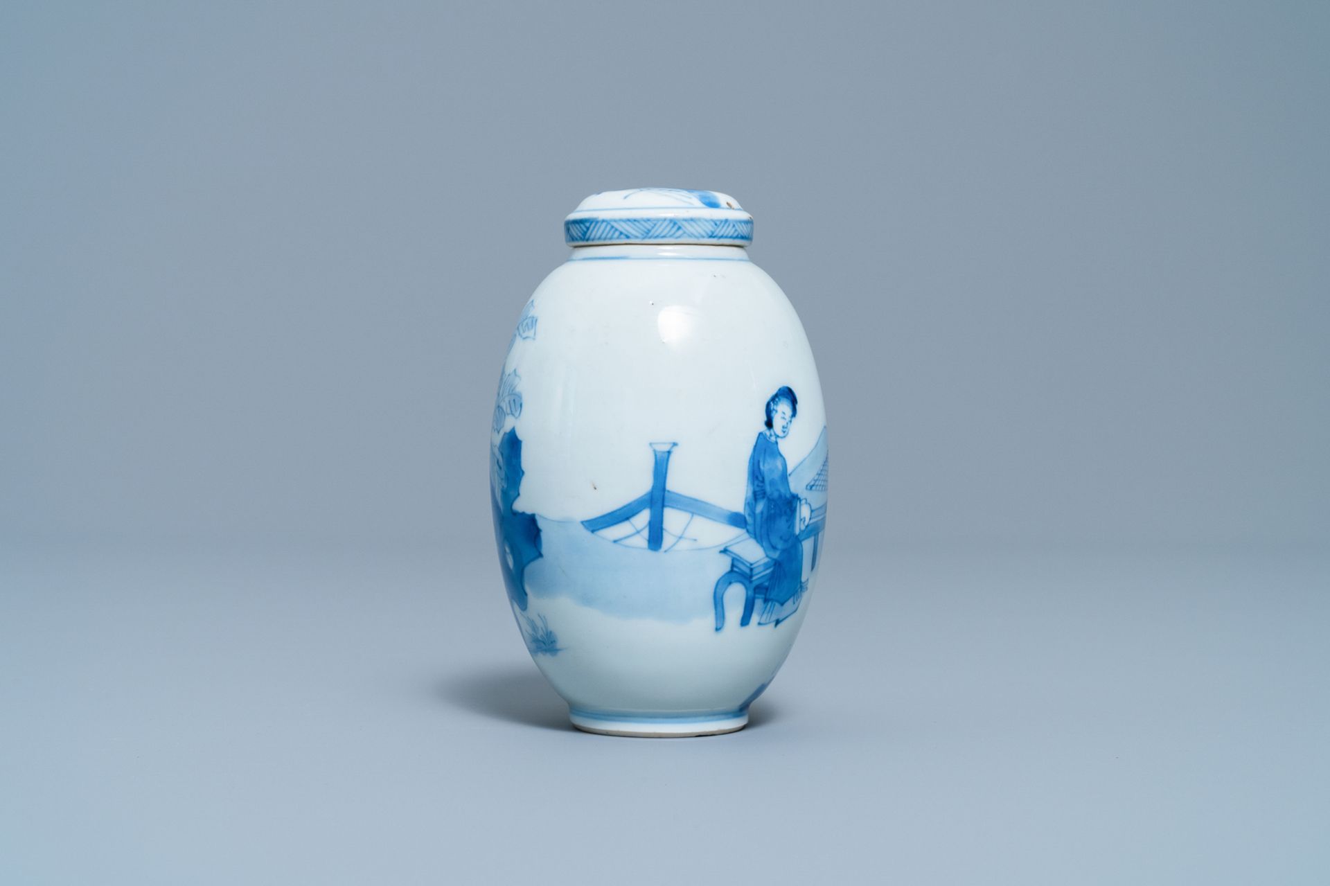 A Chinese blue and white covered tea caddy, Kangxi - Image 4 of 6