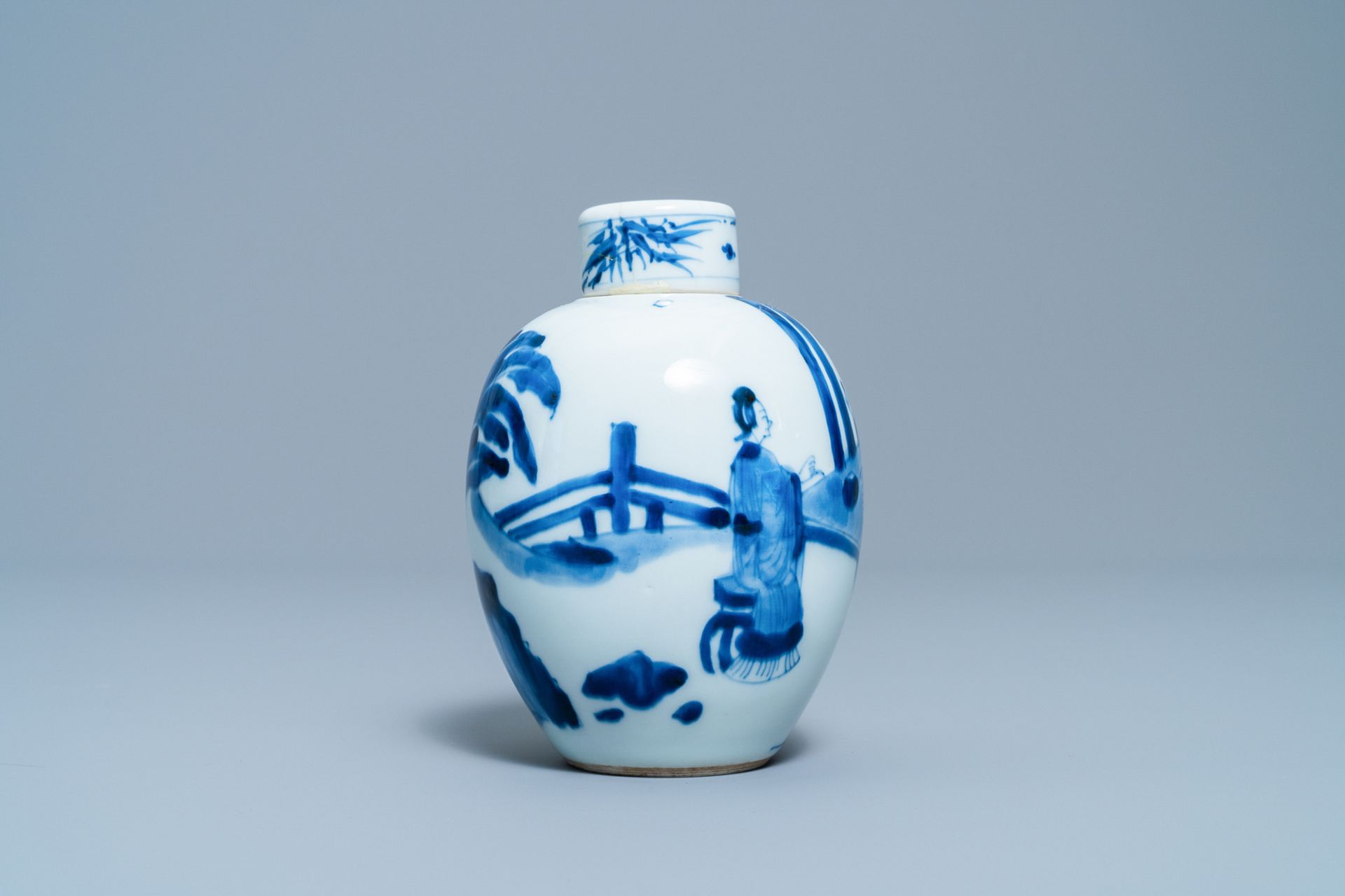 A Chinese blue and white covered tea caddy, Kangxi - Image 4 of 6