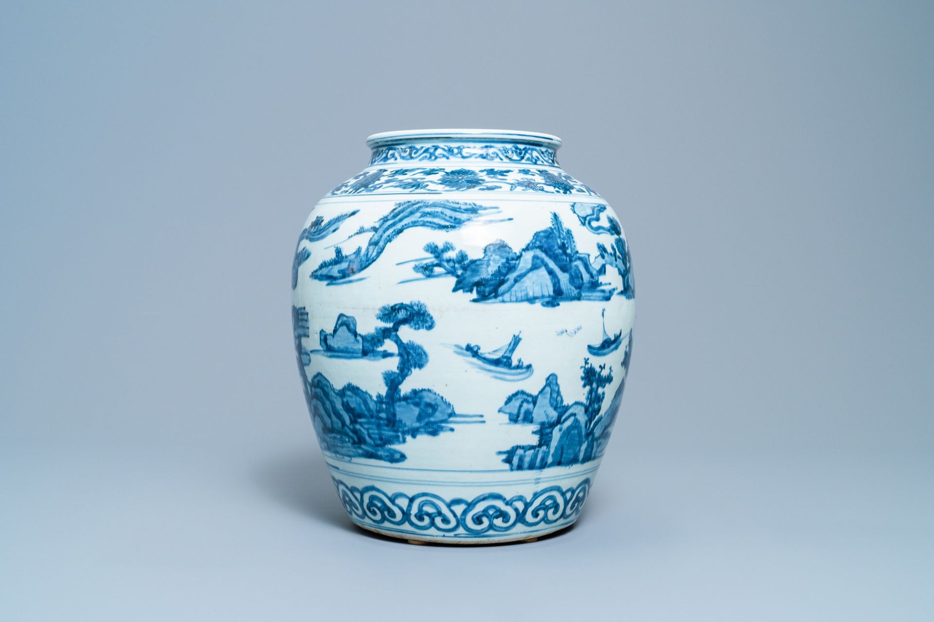 A Chinese blue and white vase with boats in a mountainous landscape, Ming - Bild 3 aus 6