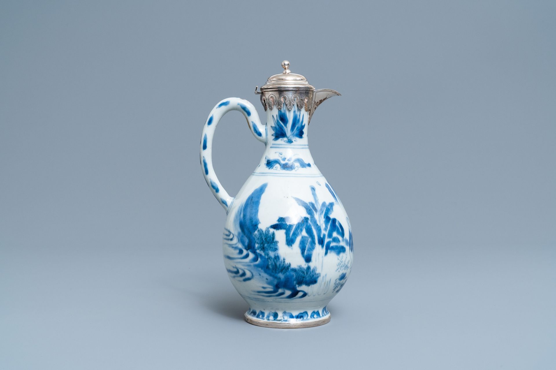 A Chinese blue and white silver-mounted ewer, Transitional period - Image 4 of 7