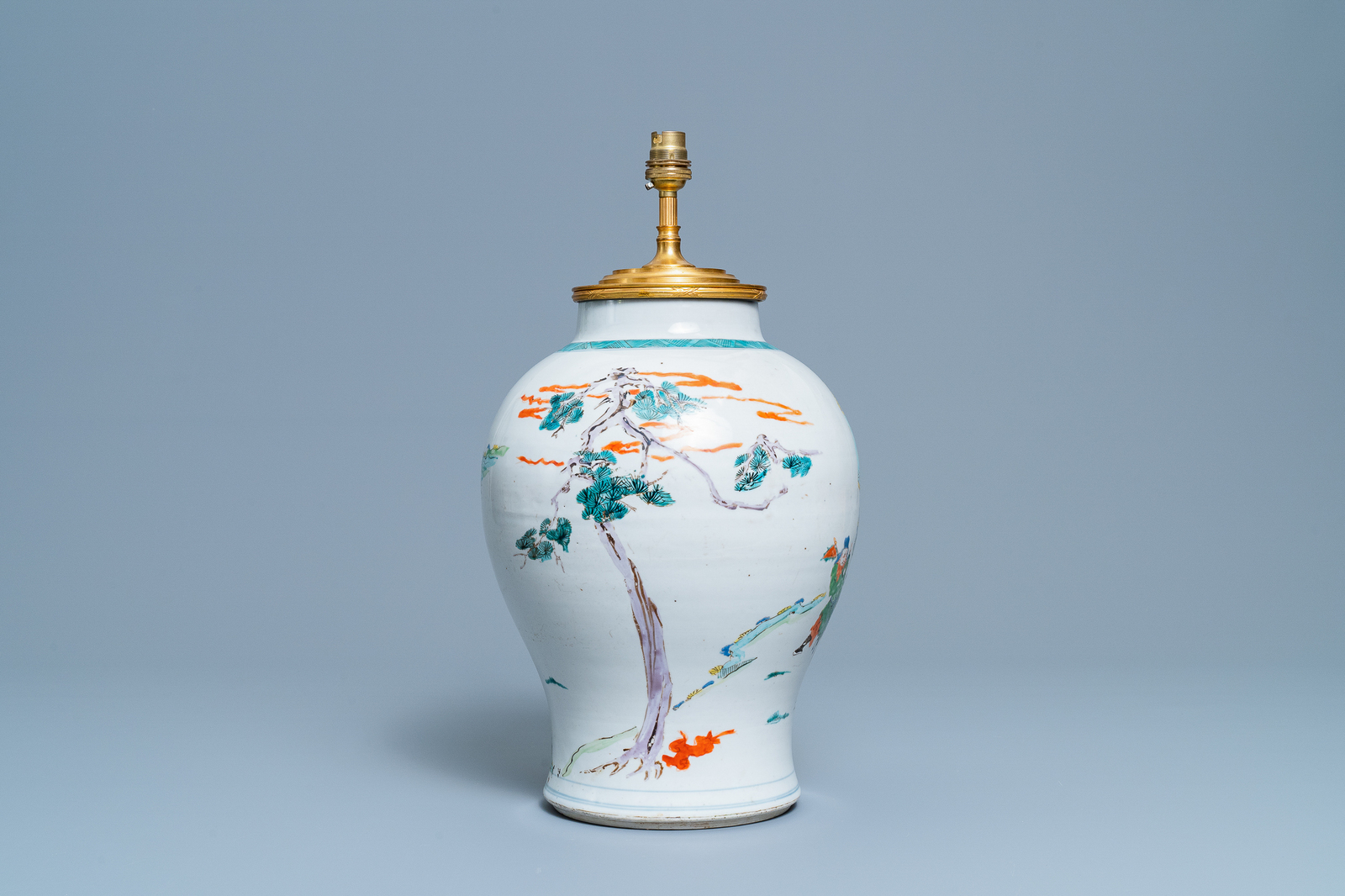 A Chinese gilt bronze lamp-mounted famille rose 'warrior' vase, 19/20th C. - Image 4 of 7