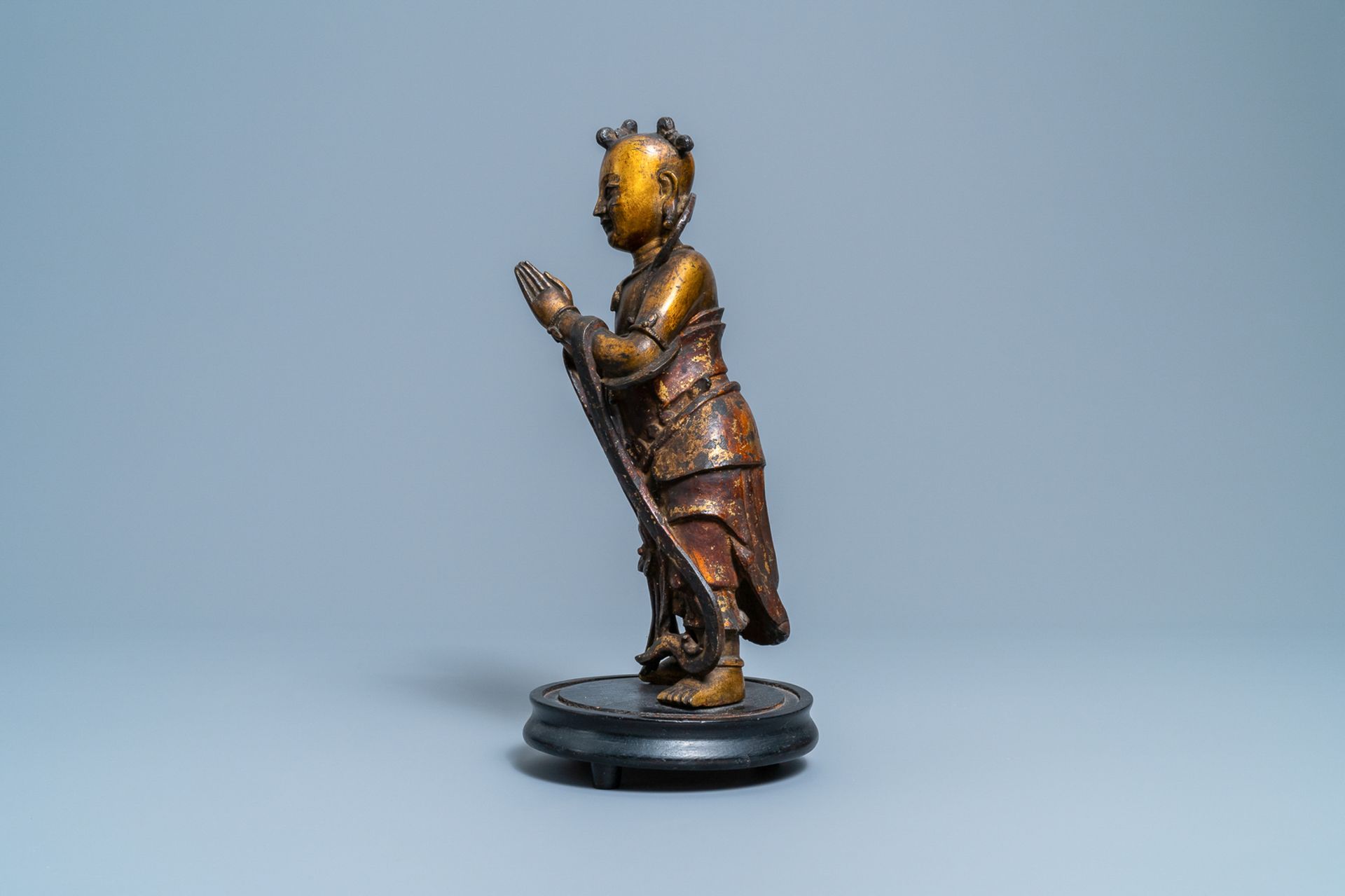 A Chinese lacquered and gilt bronze figure of a servant, Ming - Image 3 of 7