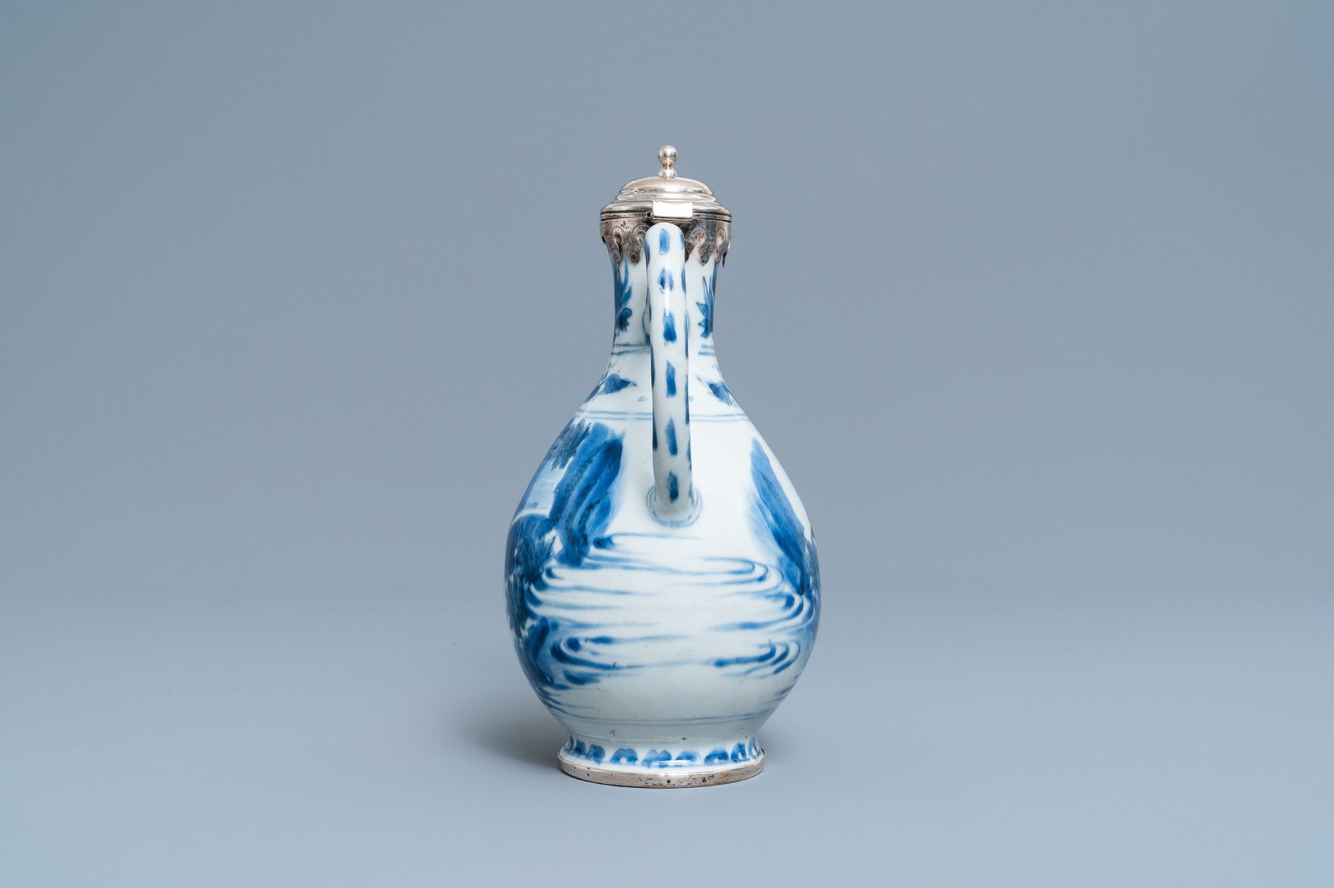 A Chinese blue and white silver-mounted ewer, Transitional period - Image 5 of 7