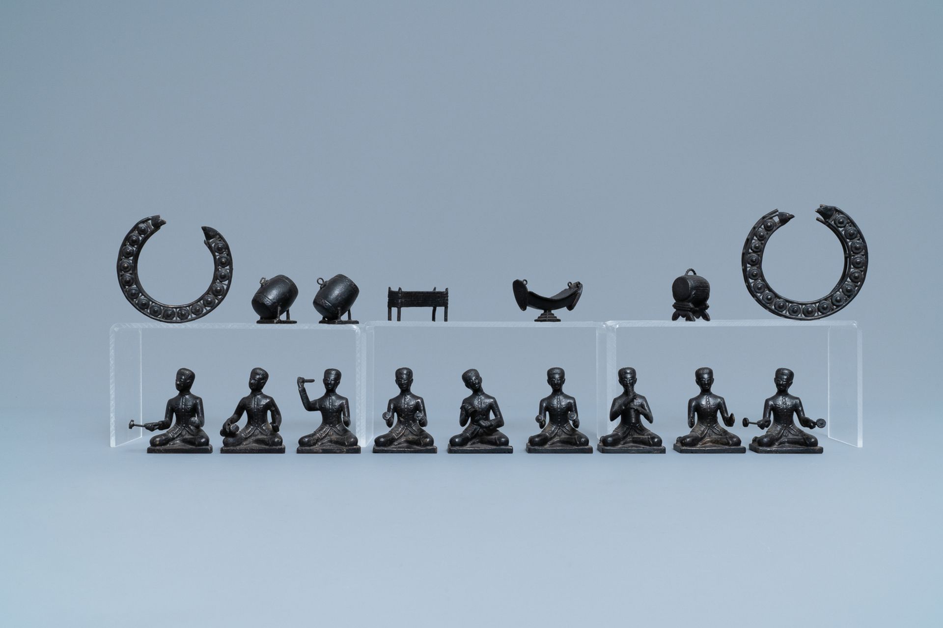 A collection of bronze miniature figures of musicians, India or Indonesia, 19/20th C. - Image 2 of 5