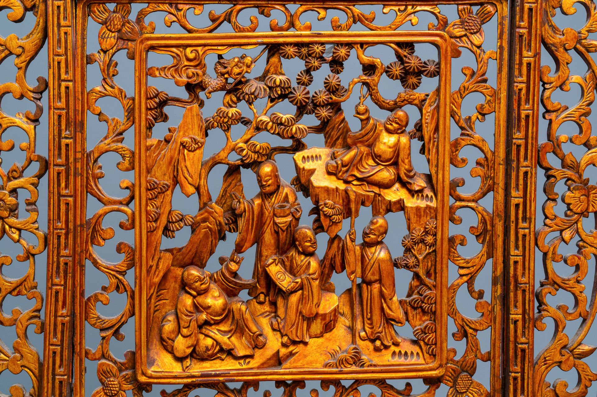 A Chinese gilt carved wood screen for the Straits or Peranakan market, 19th C. - Image 8 of 8