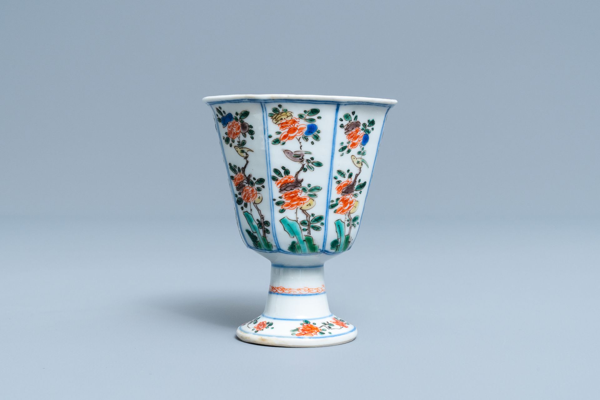A Chinese octagonal famille verte stem cup, Kangxi - Image 4 of 7
