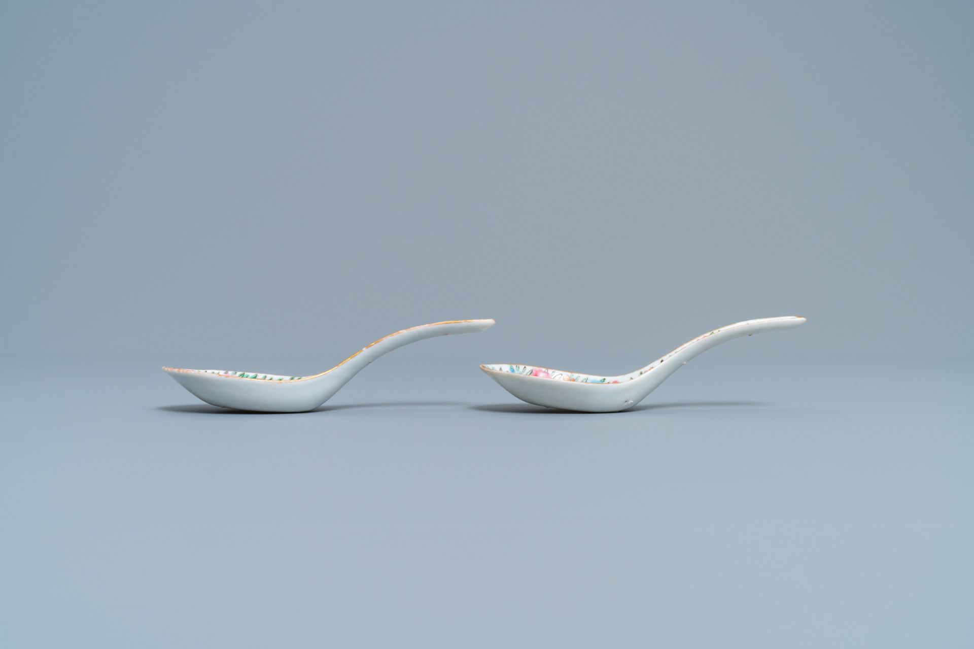 A pair of Chinese Thai market Bencharong spoons, 19th C. - Image 5 of 6