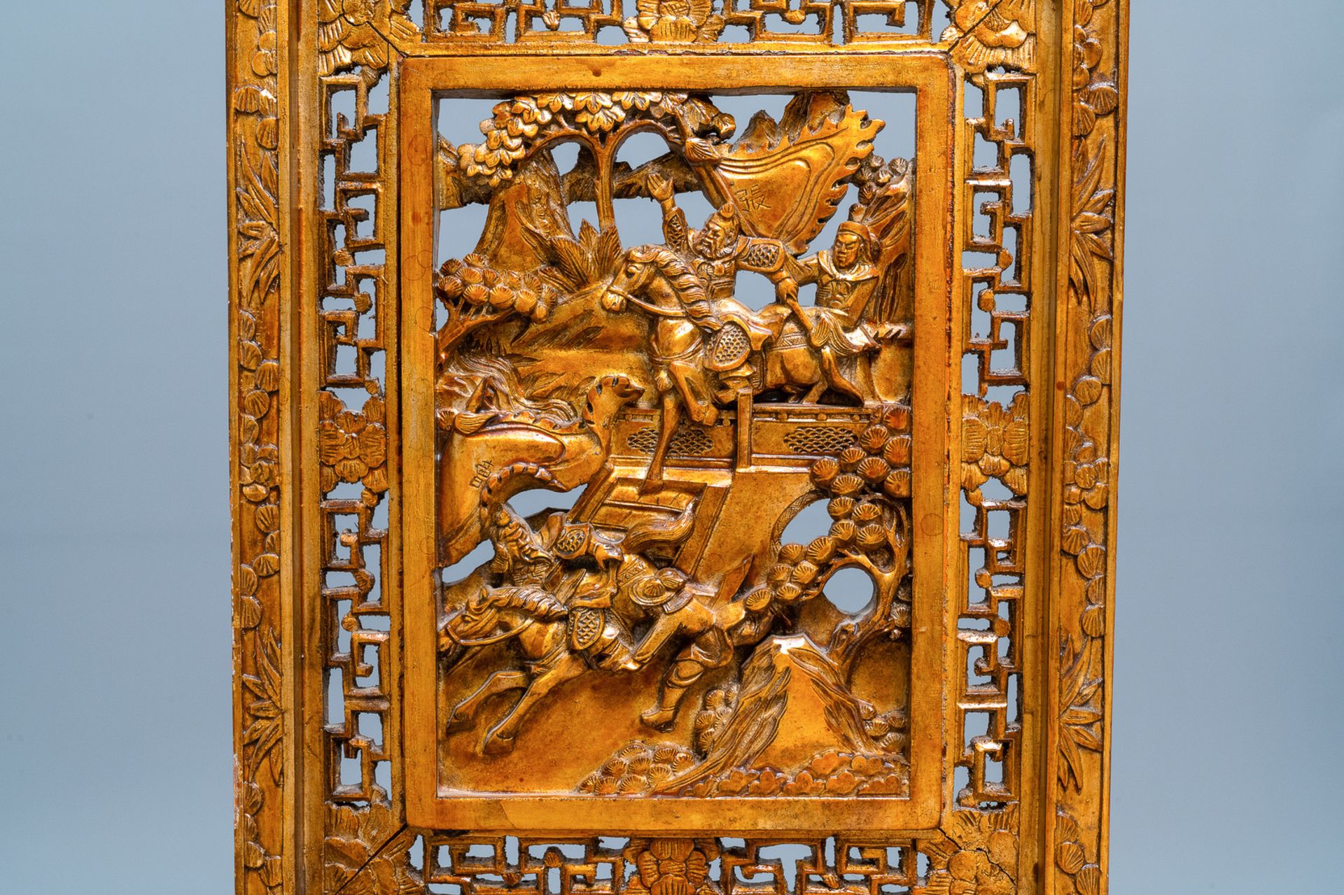 A pair of Chinese gilt carved wood screens for the Straits or Peranakan market, 19th C. - Image 8 of 12