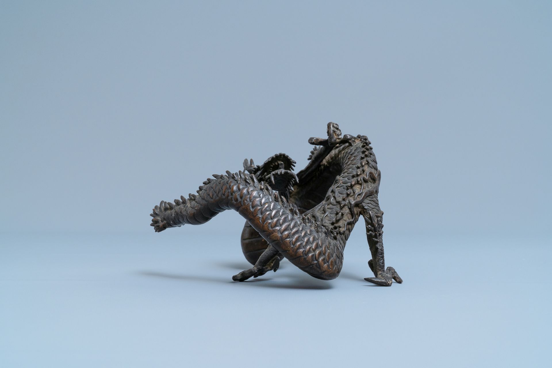 A Japanese bronze model of a dragon, Meiji, 19th C. - Image 5 of 7