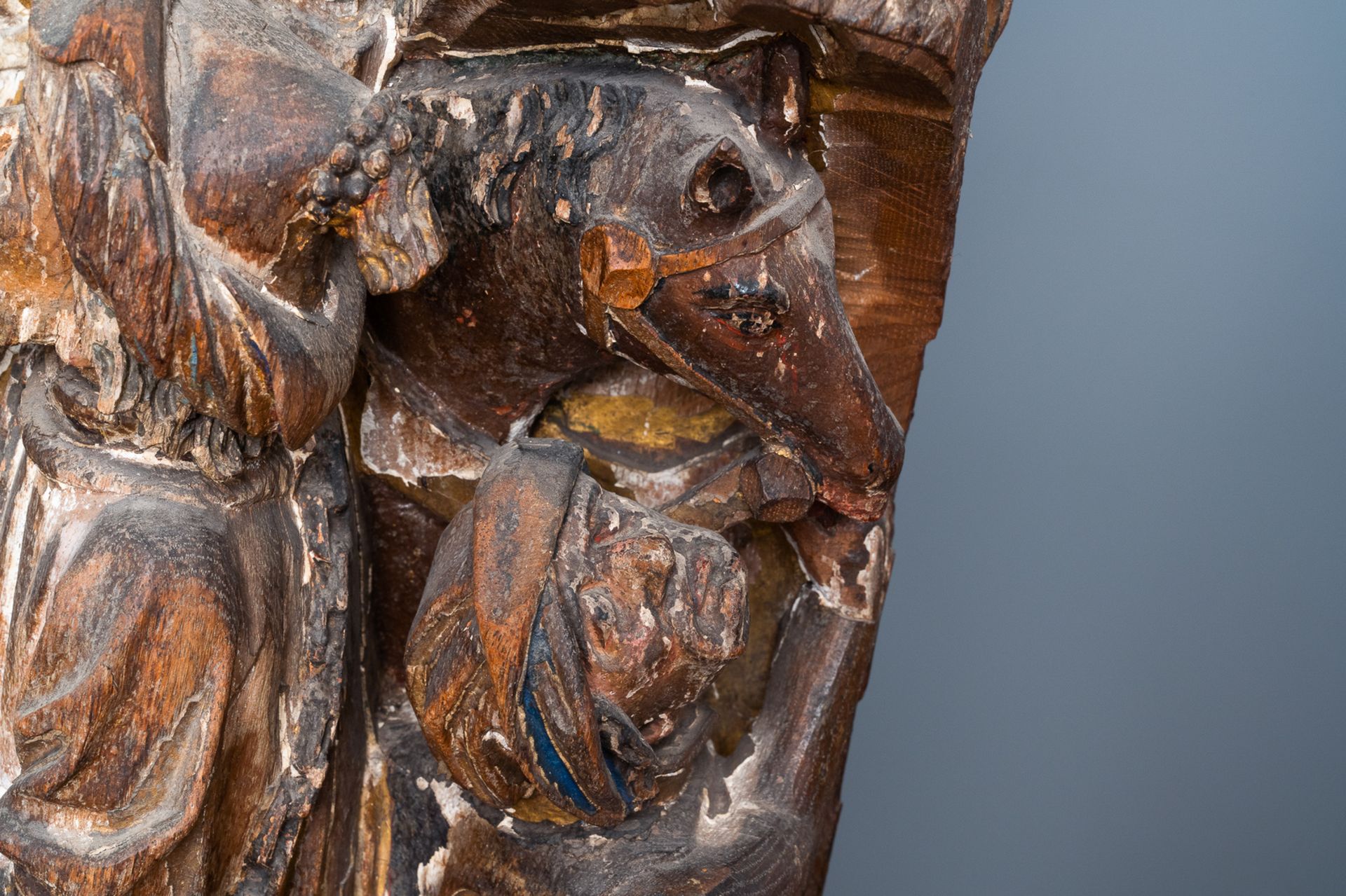 Two large polychromed wood 'Crucifixion' retable fragments, probably Brabant, 15/16th C. - Image 27 of 27