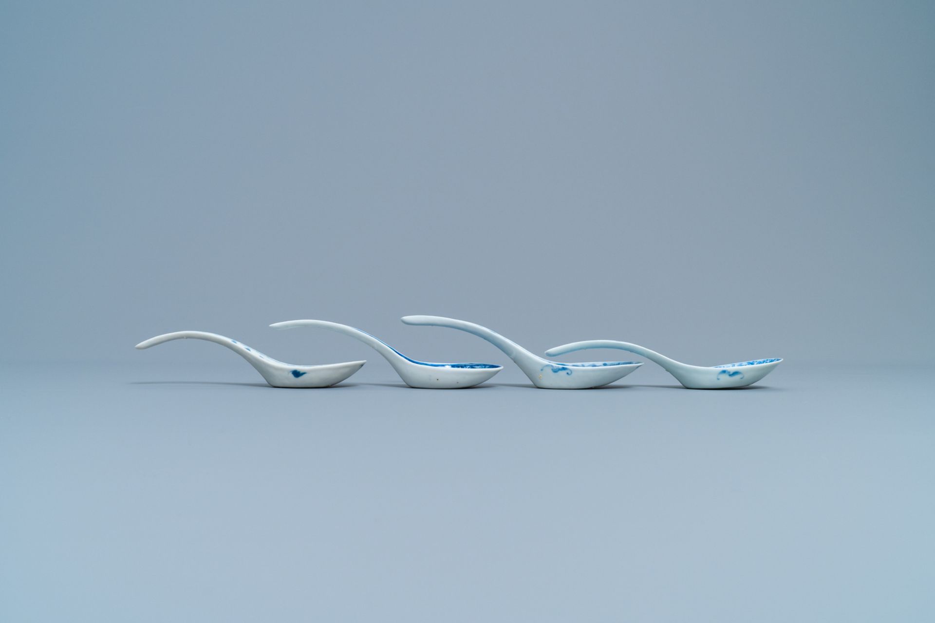 Four Chinese blue and white spoons, 19/20th C. - Image 4 of 4