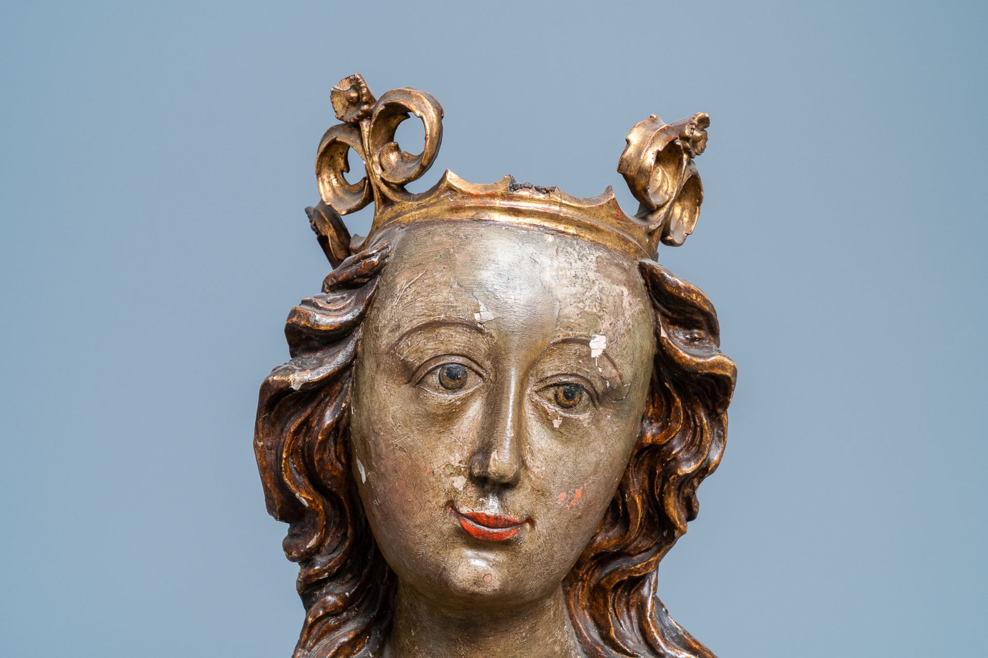 A polychrome wooden bust of the Virgin Mary, Germany, 15/16th C. - Image 5 of 29