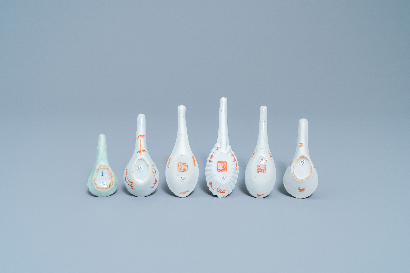 Six various Chinese porcelain spoons, 19/20th C. - Image 4 of 6