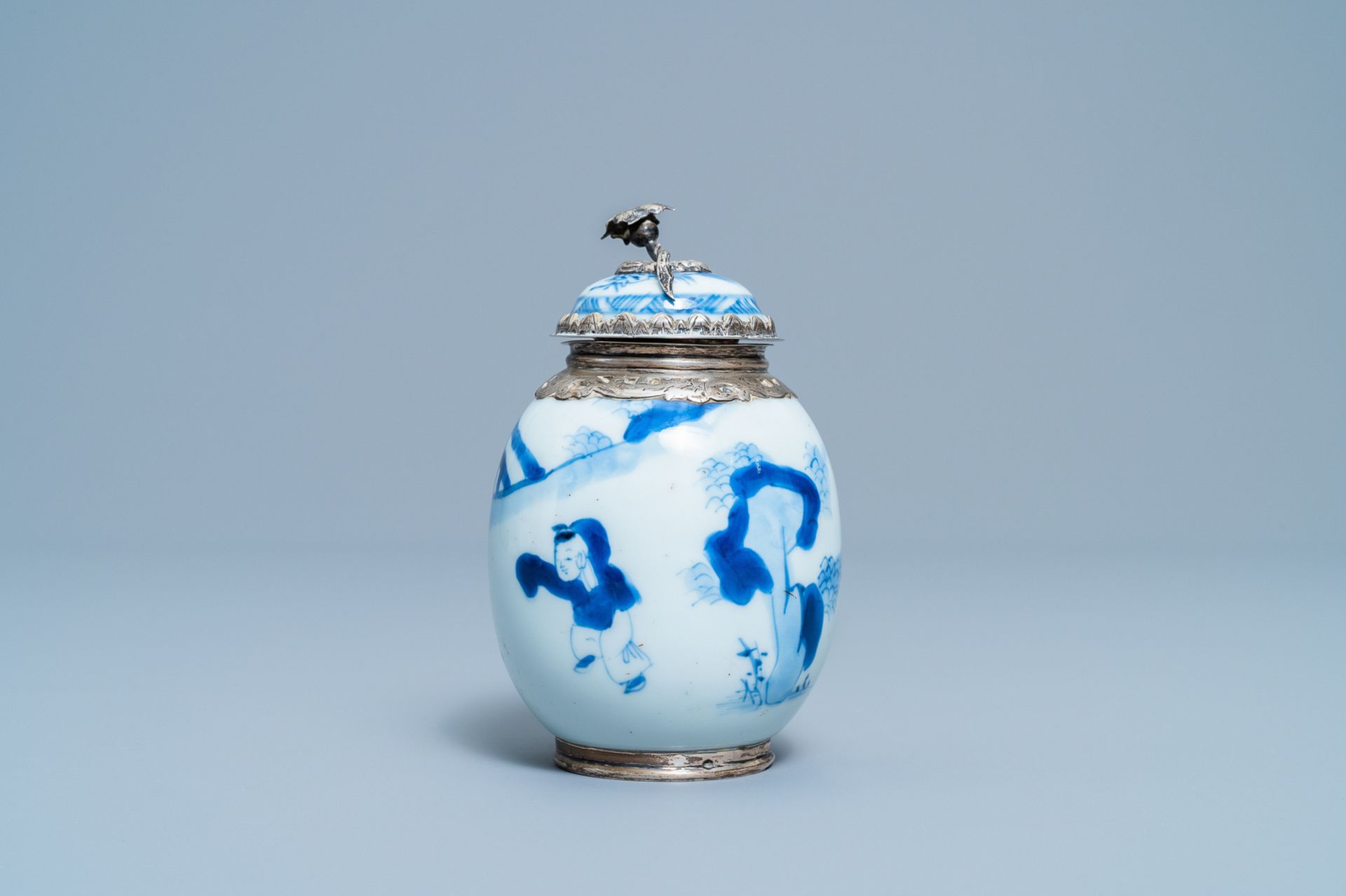 A Chinese blue and white tea caddy with Dutch silver mounts, Kangxi - Image 3 of 7