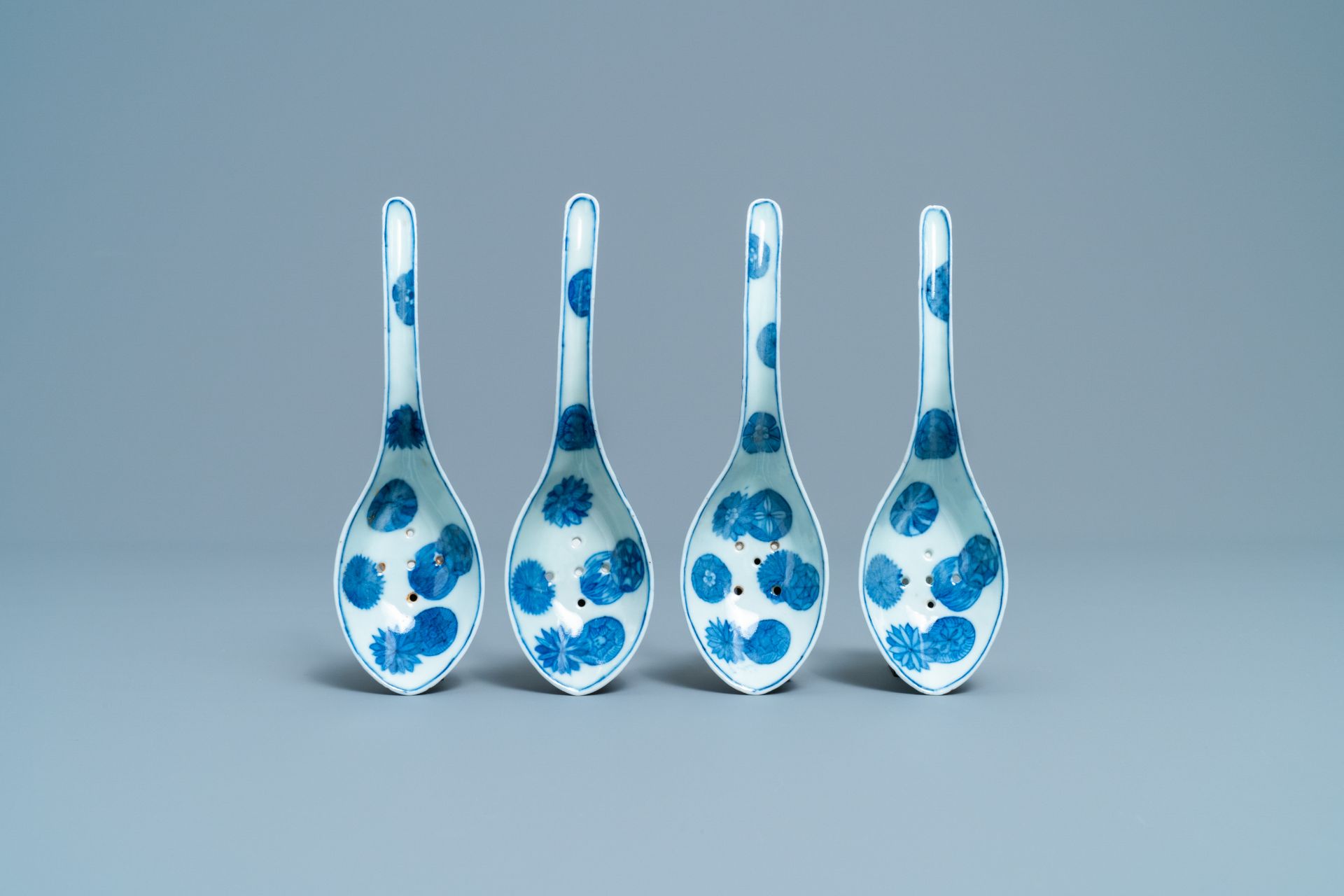 Four Chinese pierced blue and white spoons, 19/20th C.