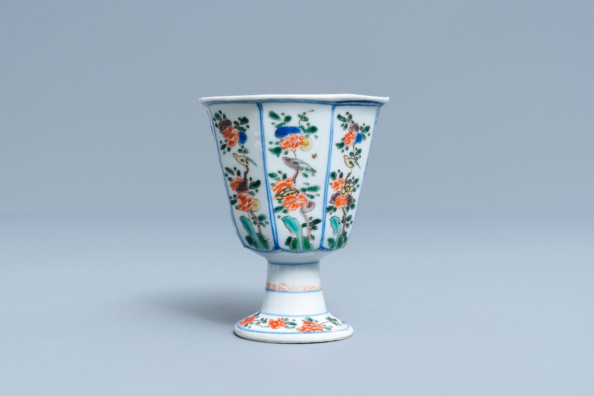 A Chinese octagonal famille verte stem cup, Kangxi - Image 3 of 7