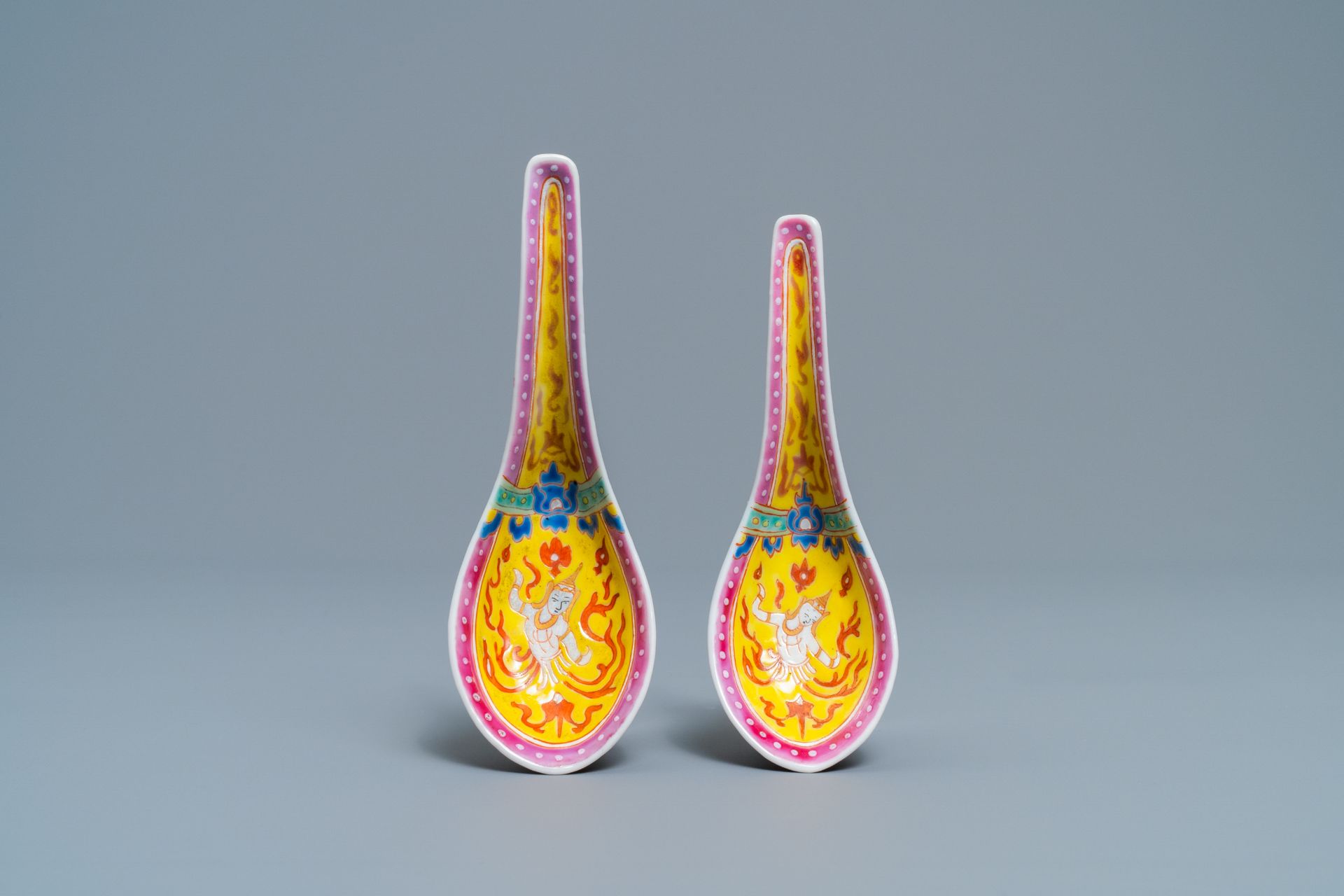 A pair of Chinese Thai market Bencharong spoons, 19th C.