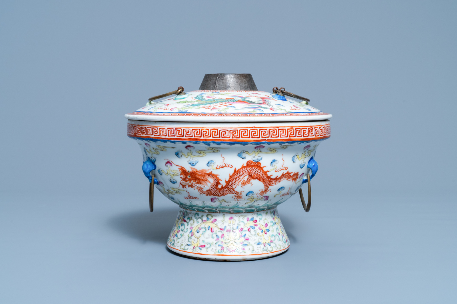 A Chinese famille rose warming bowl for the Straits or Peranakan market, Qianlong mark, 19/20th C. - Image 4 of 7