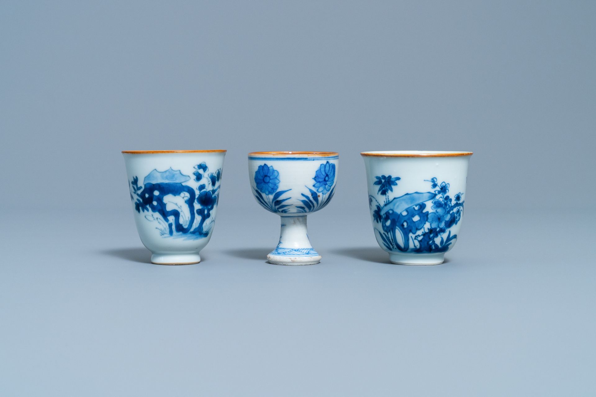 Two Chinese blue and white wine cups and a stem cup, Transitional period - Image 2 of 7