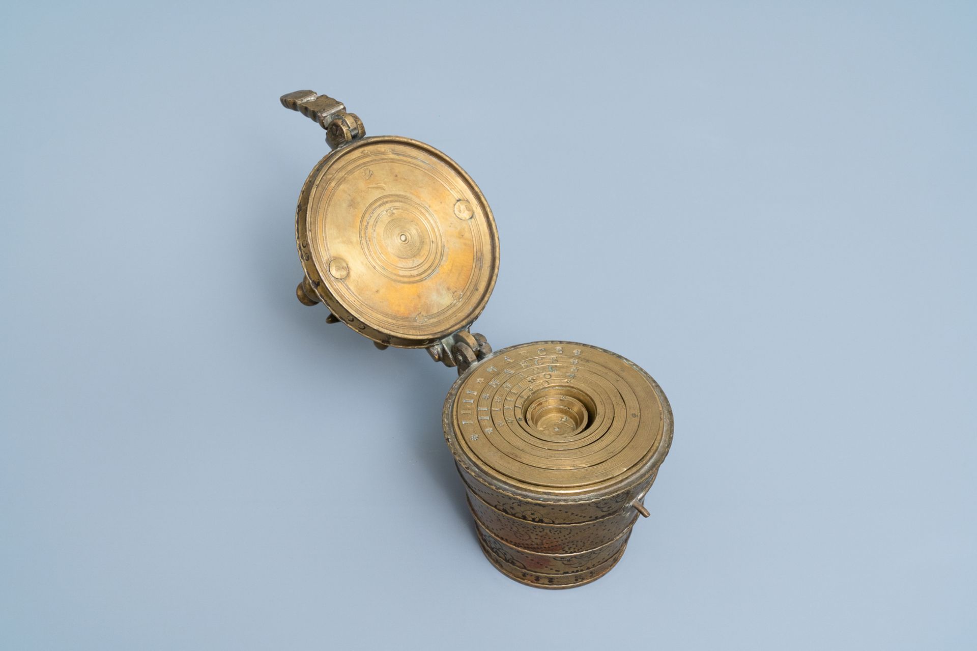 A bronze nest of weights, Nuremberg, Germany, 17th C. - Image 8 of 14