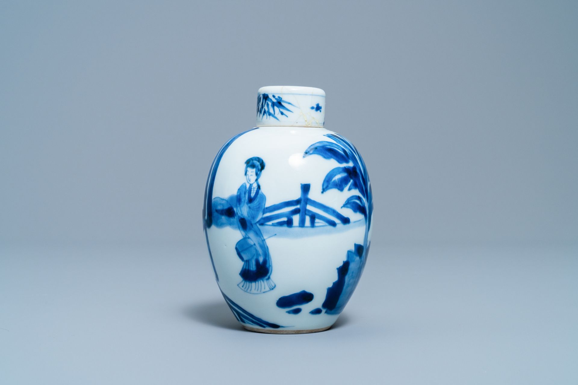 A Chinese blue and white covered tea caddy, Kangxi - Image 2 of 6