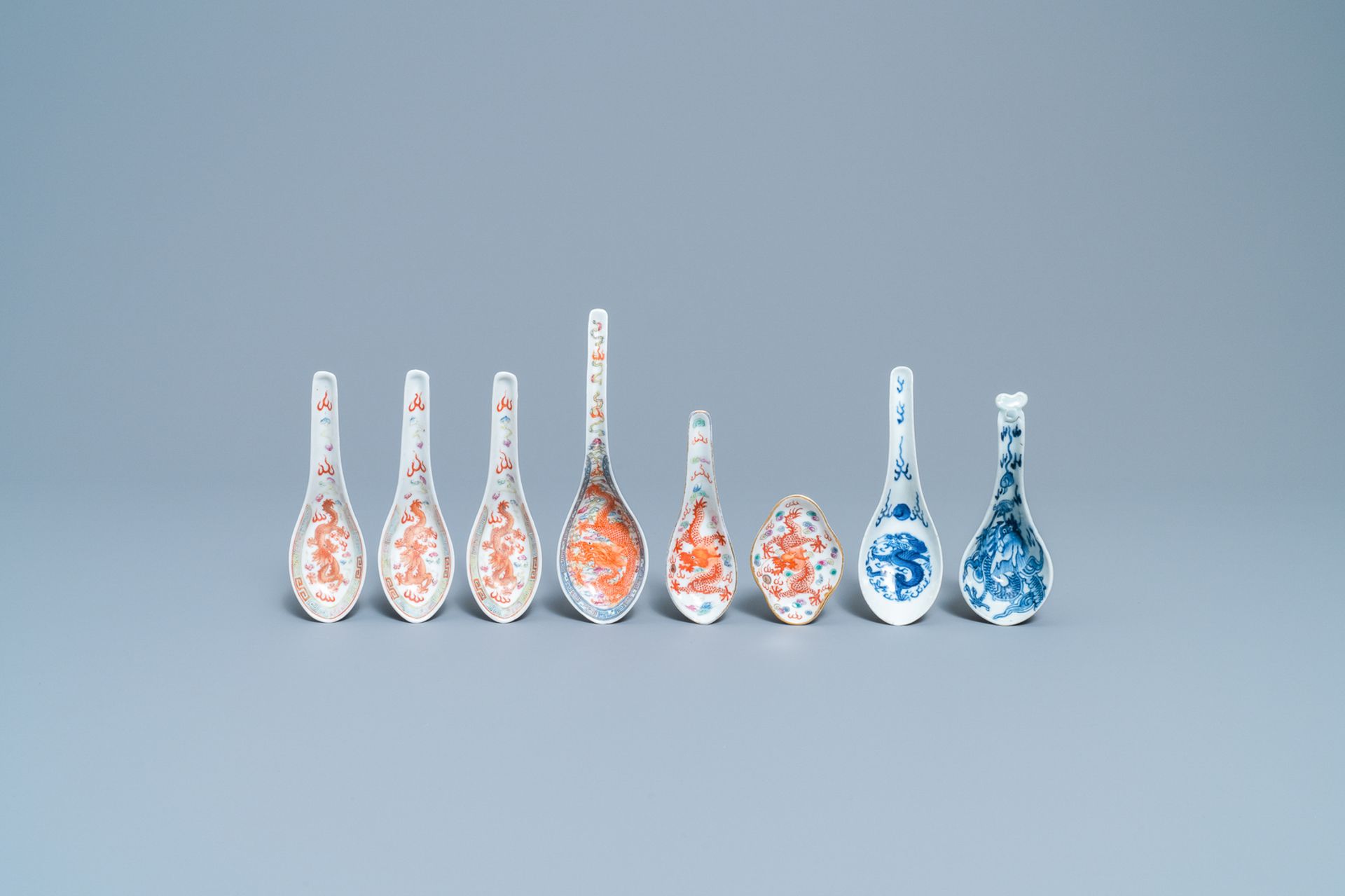 Seven Chinese famille rose and blue and white 'dragon' spoons and a saucer, 19/20th C. - Image 2 of 5