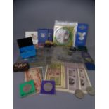 BRITISH & FOREIGN COINAGE, BANK NOTES & COMMEMORATIVE CROWNS, a collection including approx 25