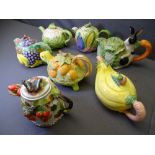 © FF NOVELTY TEAPOTS, an assortment