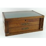 EDWARDIAN OAK TABLE TOP DISPLAY CASE, glass top and velvet lined tray above two further drawers with