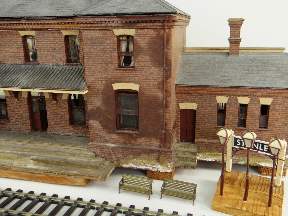 THIS LOT INCLUDES MODELS FROM THE VERY BIRTH OF 'O' GAUGE FINE SCALE RAILWAYS 'STROUDLEY' STATION - Image 2 of 18