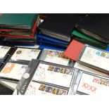 STAMPS / A LARGE COLLECTION OF ROYAL MAIL FIRST DAY COVERS IN PRESENTATION FOLDERS CIRCA 1970