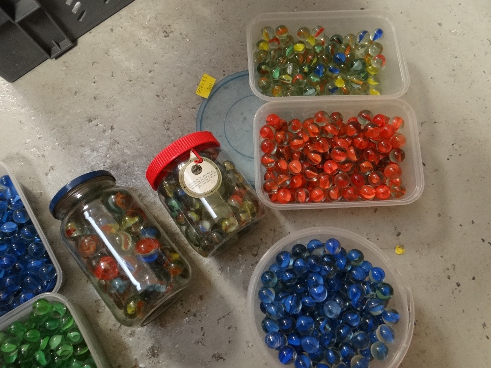 LARGE COLLECTION OF MARBLES - Image 5 of 7