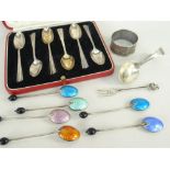 BOXED SET OF SIX MODERN SILVER TEA SPOONS, six enamelled coffee bean spoons, a napkin ring, a