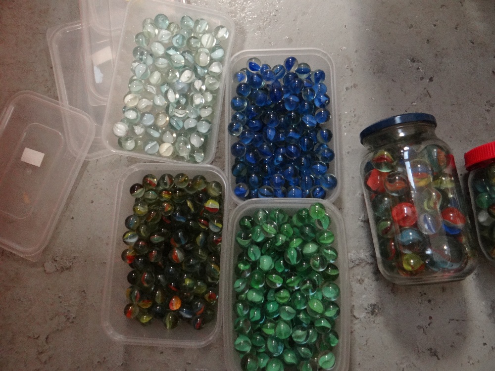 LARGE COLLECTION OF MARBLES - Image 6 of 7