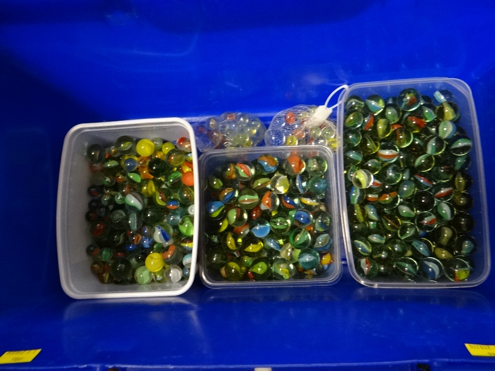 LARGE COLLECTION OF MARBLES - Image 2 of 7