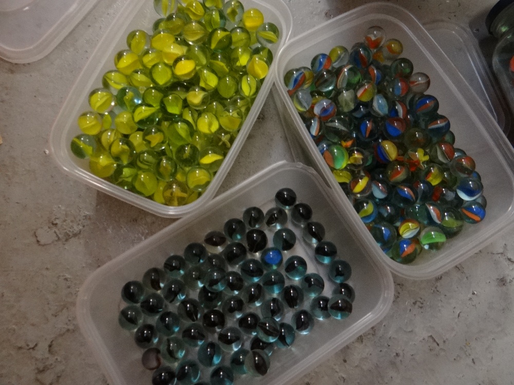 LARGE COLLECTION OF MARBLES - Image 3 of 7