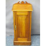 CIRCA 1900 MAHOGANY POT CUPBOARD, 70cms H, 33cms W, 32cms D